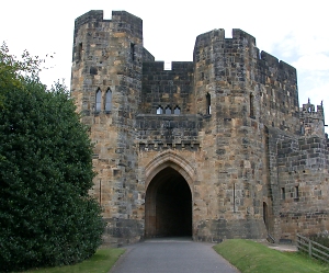 alnwick castle gateway
