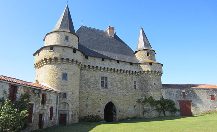 Le Château de Sigournais - Vendée - France